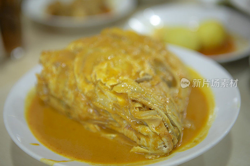 Gulai Kepala Kakap，鲷鱼咖喱头，巴东，西苏门答腊岛，印度尼西亚的传统食物